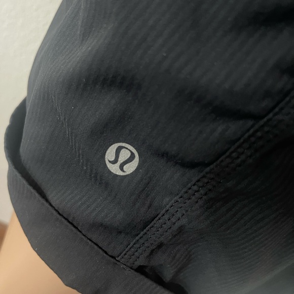 Lululemon Dance Studio Short -Size 8 Black-Good Condition - Picture 11 of 16